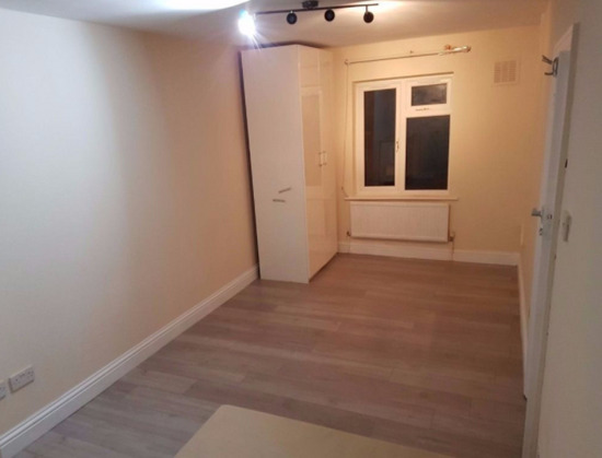 3 Bedroom House Newly Refurbished Available to Rent in Alperton / Hangerlane  2