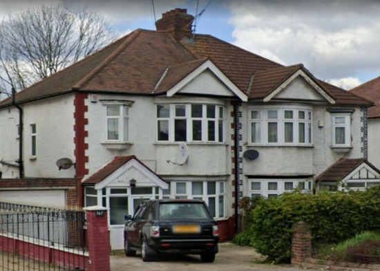 Impressive 4 Bed Rooms Semi-Detached House Available to Rent in Hendon NW4  0