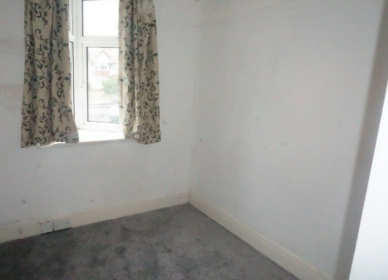 Impressive 4 Bed Rooms Semi-Detached House Available to Rent in Hendon NW4  3