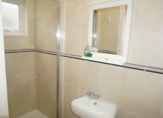 Impressive 4 Bed Rooms Semi-Detached House Available to Rent in Hendon NW4  8