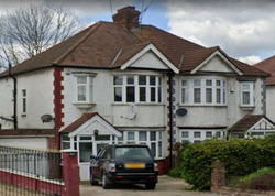 Impressive 4 Bed Rooms Semi-Detached House Available to Rent in Hendon NW4 thumb 1