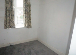Impressive 4 Bed Rooms Semi-Detached House Available to Rent in Hendon NW4 thumb 4