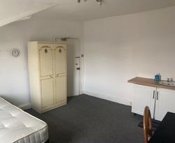 Spacious Room to Rent £325 Per Month! thumb 2