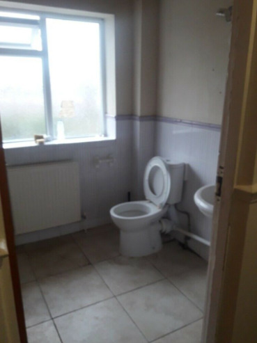 Large Double Room Suitable for Couple £600 Per Month Harrow Wealdstone College Hill Road HA3 7HG  5