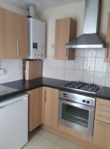Large Double Room Suitable for Couple £600 Per Month Harrow Wealdstone College Hill Road HA3 7HG  3