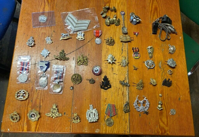 Job Lot Of Military Badges, Brooches Etc  0