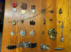 Job Lot Of Military Badges, Brooches Etc thumb-627