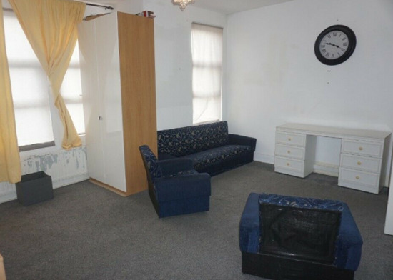 Impressive 4 Bedrooms First Floor Flat Available to Rent in Harrow  1
