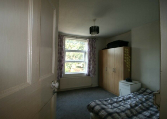 Impressive 4 Bedrooms First Floor Flat Available to Rent in Harrow  4