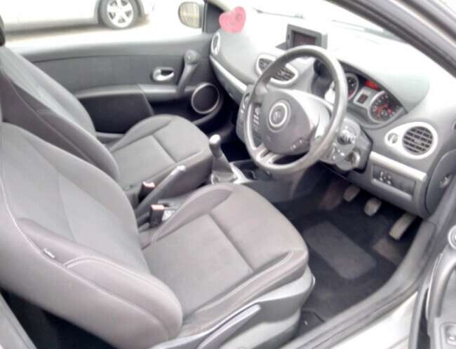 2010 Renault Clio 1.5 DCI TomTom  4