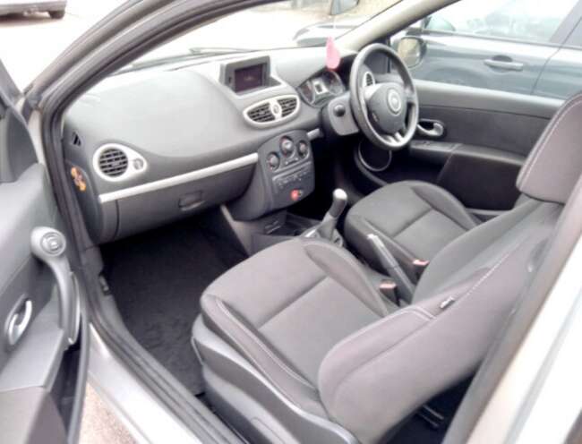 2010 Renault Clio 1.5 DCI TomTom  5