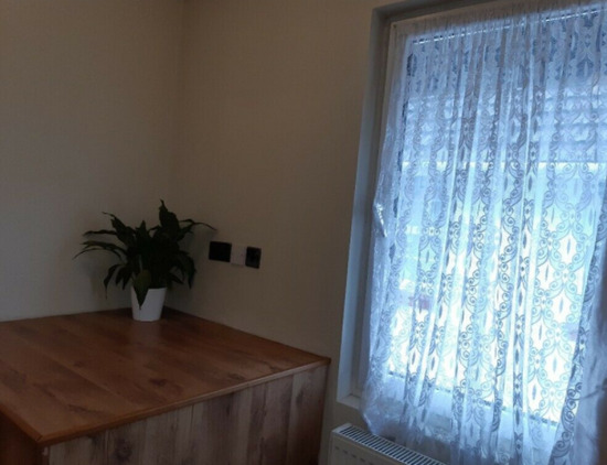 Large Single Room for Rent Short Term, 12 Mins Walk to Raynes Park Station  3