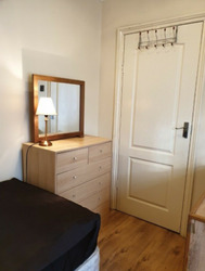 Large Single Room for Rent Short Term, 12 Mins Walk to Raynes Park Station thumb 2