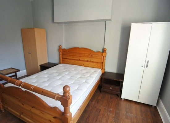 Choice of 2 Double Rooms to Rent in Large House near Willesden Sport Centre  1