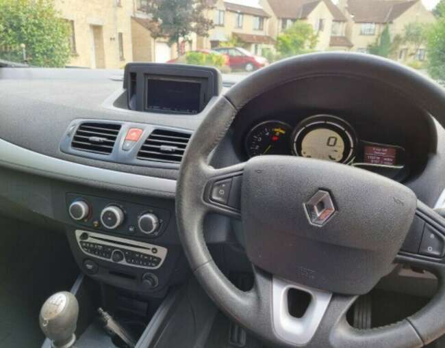 2010 Renault Megane Coupe Tomtom 1.5Dci Economy £30 Year Tax thumb 9