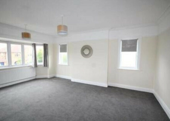 Impressive 4 Bedrooms Semi-Detached House Available to Rent in Wembley, HS9  1