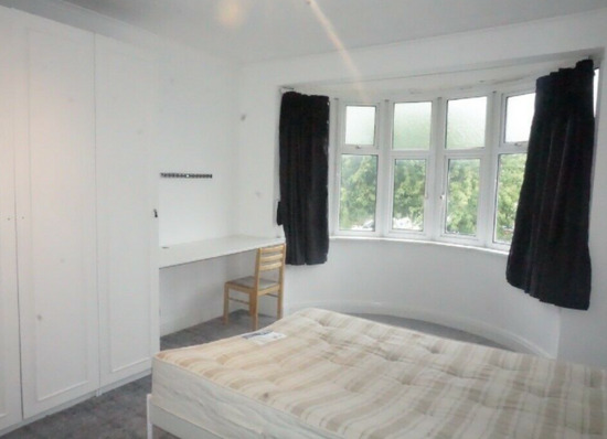 Impressive 4 Bedrooms Semi-Detached House Available to Rent in Wembley, HS9  2