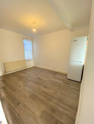 Beautiful 3 Bed House in Henley Road Part DSS Welcome thumb 9