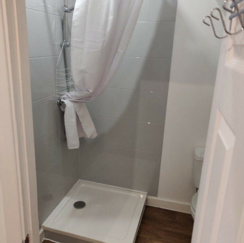 N15 - Large Bright Studio Apartment in Vibrant Tottenham All Bills Included - Private Landlord  6