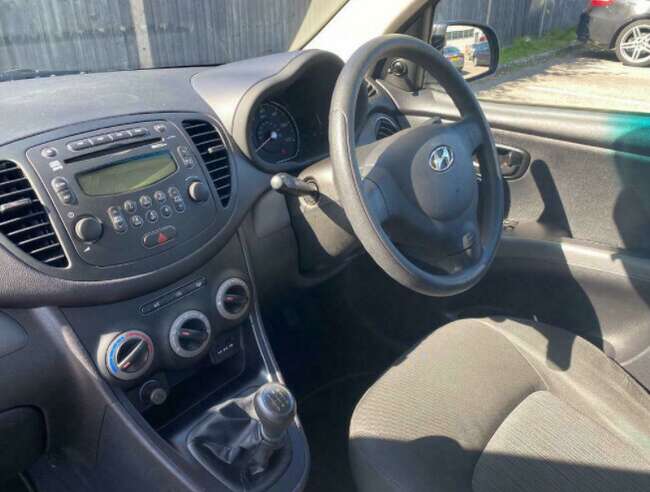2013 Hyundai i10 with Low Milage and One Owner  6