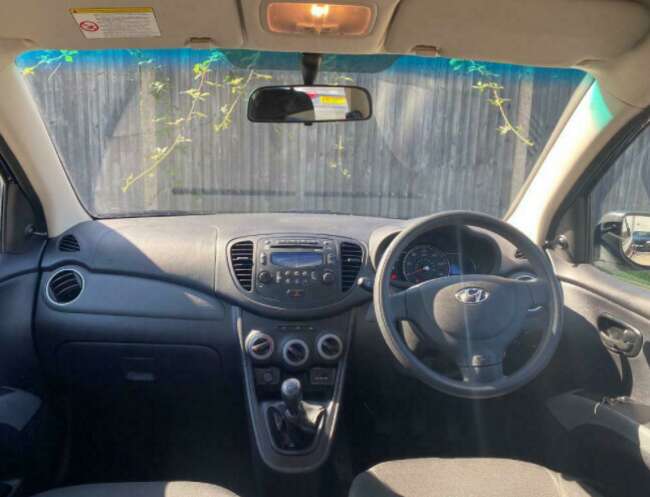 2013 Hyundai i10 with Low Milage and One Owner  7