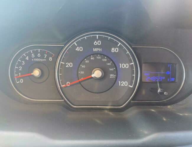 2013 Hyundai i10 with Low Milage and One Owner thumb 9