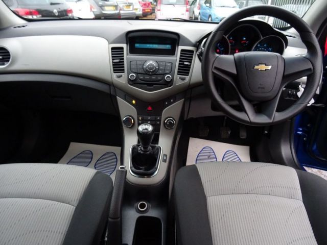  2012 Chevrolet Cruze 1.6 LS 5d  5