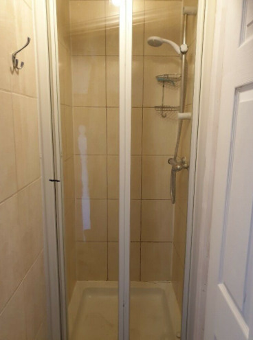 Preston Road Double Room Shower Toilet in Your £750 Per Month Including All Bills  3