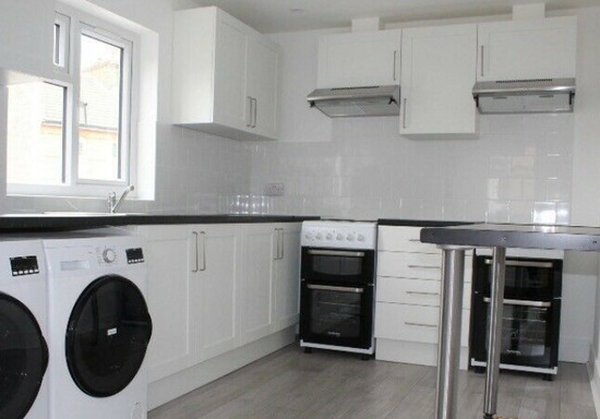 Rooms with En-Suite South Woodford E18  5