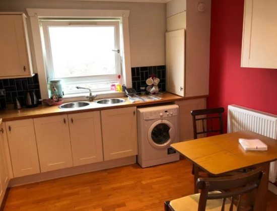 Sunny Flat Opposite the Royal Infirmary for Rent  0