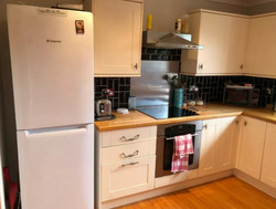 Sunny Flat Opposite the Royal Infirmary for Rent thumb 2