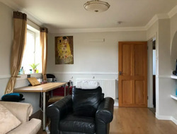 Sunny Flat Opposite the Royal Infirmary for Rent thumb 5