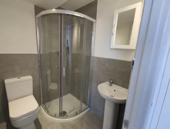 Ensuite Room To Let | Single Person £850 per month | Couple/Two Sharers £950 per month  2