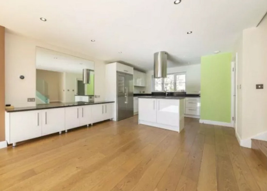 3 Bedroom House in Canary Wharf  1