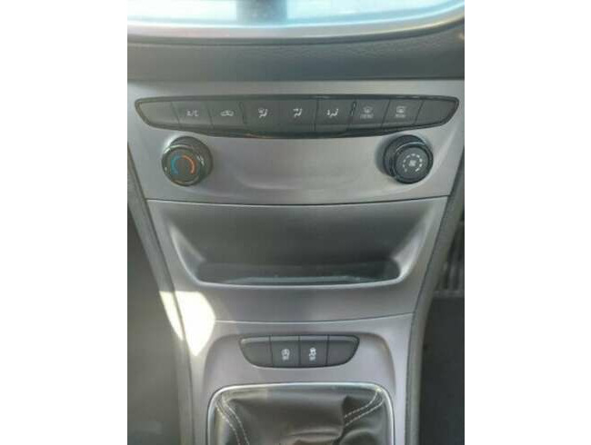 2016 Vauxhall Astra, Hatchback, 999 (cc), 5 Doors  3