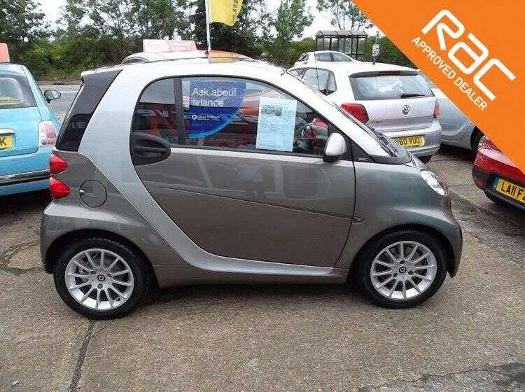  2011 Smart Fortwo Coupe Passion mhd 2dr  1