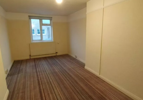 Large 2 Bedroom Flat in Oxford Street near Beach £1050  1