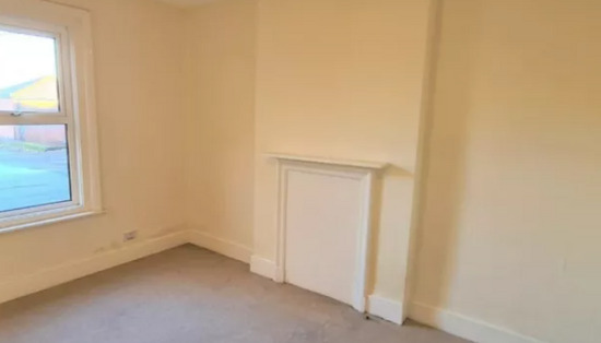 3 Bed Flat - Shirley - Parking - Available Now  4