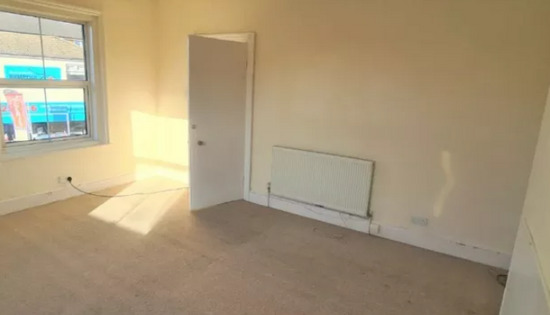 3 Bed Flat - Shirley - Parking - Available Now  5