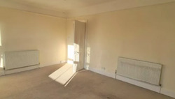 3 Bed Flat - Shirley - Parking - Available Now thumb 4