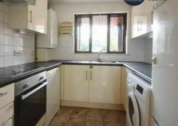 4 Double Bedrooms Hs, 2 lounges 2 bathrooms. Close to Chiswick & Acton Station thumb 4