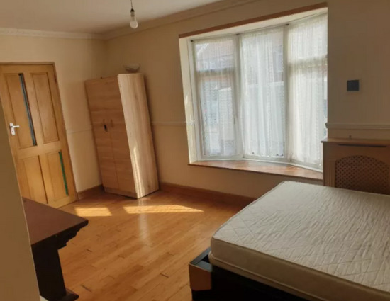 In Stanmore Large Double Room Rent £600 Per Month Stanmore  4