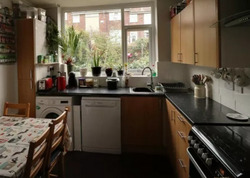 3 Bedroom Property with Garden to Rent - Hyde thumb 2