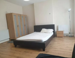 Large Double Room to Rent in Shared House on Broughton Road, Croydon CR7 thumb 2