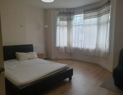 Large Double Room to Rent in Shared House on Broughton Road, Croydon CR7 thumb 3