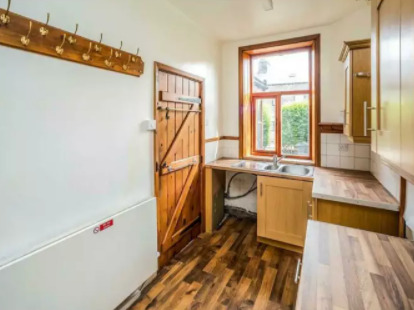 2 Bedroom House to Let  4