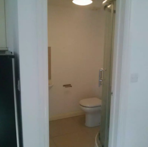 Spacious Studio Detached in Heart of Northolt.  2