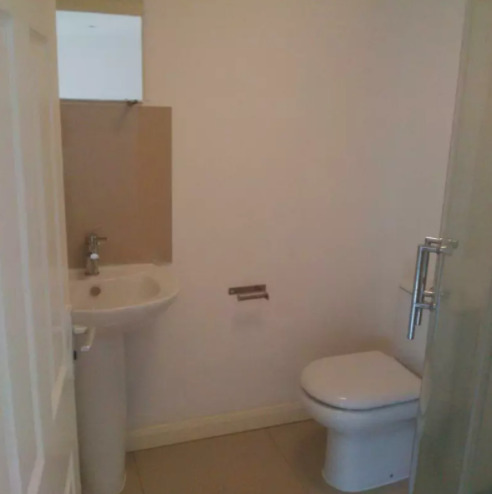 Spacious Studio Detached in Heart of Northolt.  4