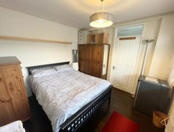 Cosy Double Room to Rent in Tulse Hill. Fully Furnished. Council Tax Included. thumb 2