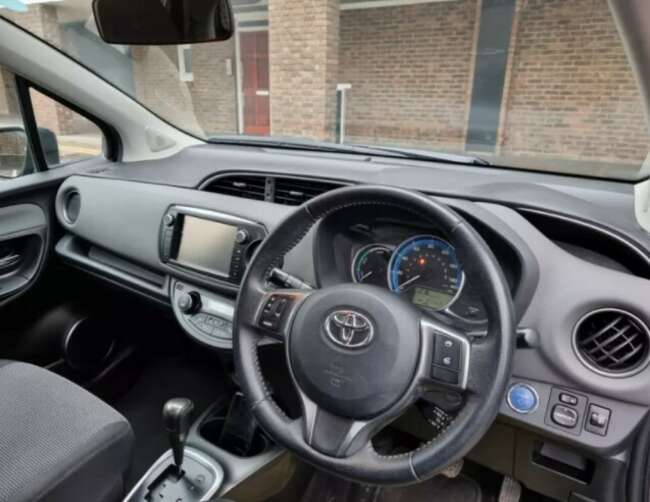 2016 Toyota Yaris Icon 1.5 Hybrid Electric - Automatic  6